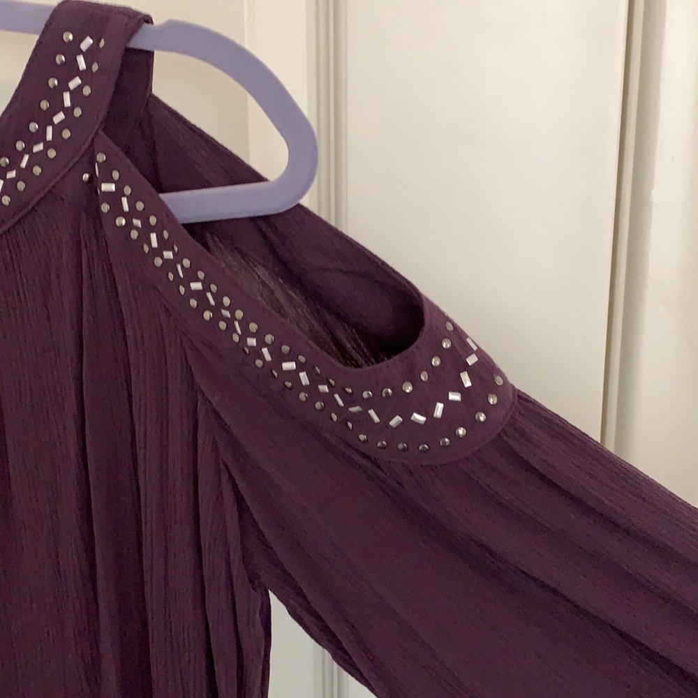 Knox Rose Cold Shoulder with silver/gun metal accents. - Picture 5 of 10